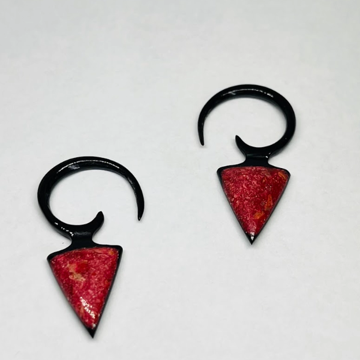 10G Buffalo Horn Hanger Tapers with Red Triangular Inlay