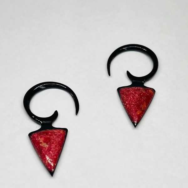 10G Buffalo Horn Hanger Tapers with Red Triangular Inlay