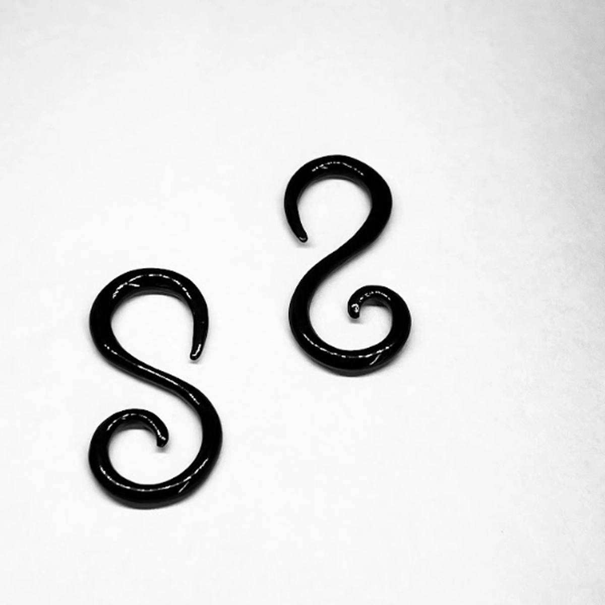 10G S-Shaped Buffalo Horn Hanger Tapers