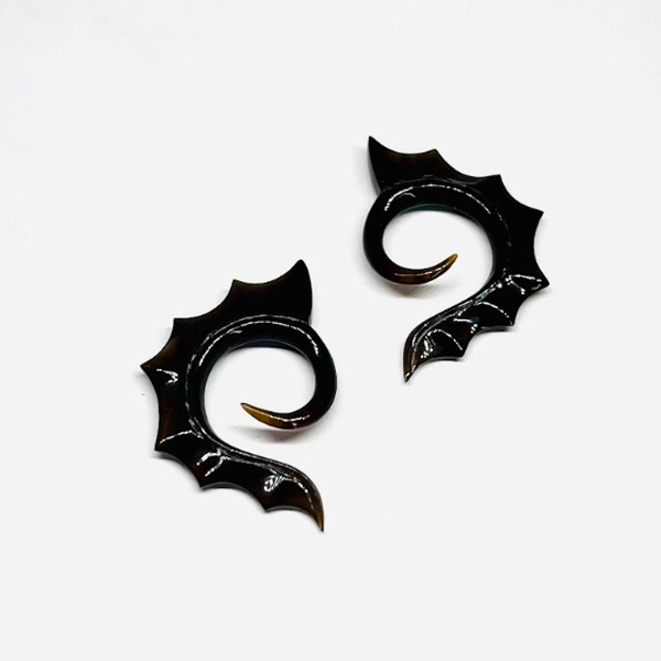 10G Spiked Shell Buffalo Horn Hangers