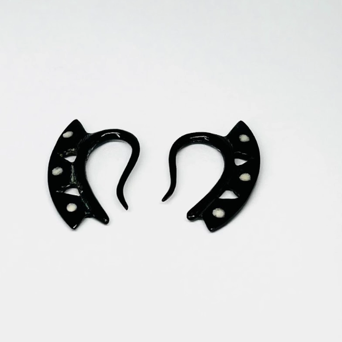 12G Indigenous Buffalo Horn Dotted Hangers