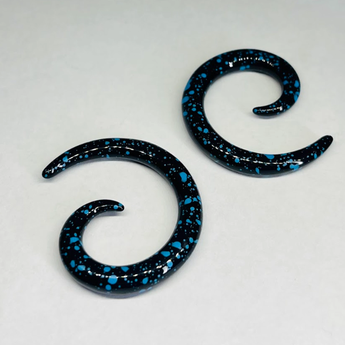 4G Black w_ Blue Splatter Medium Acrylic Spiral Hangers