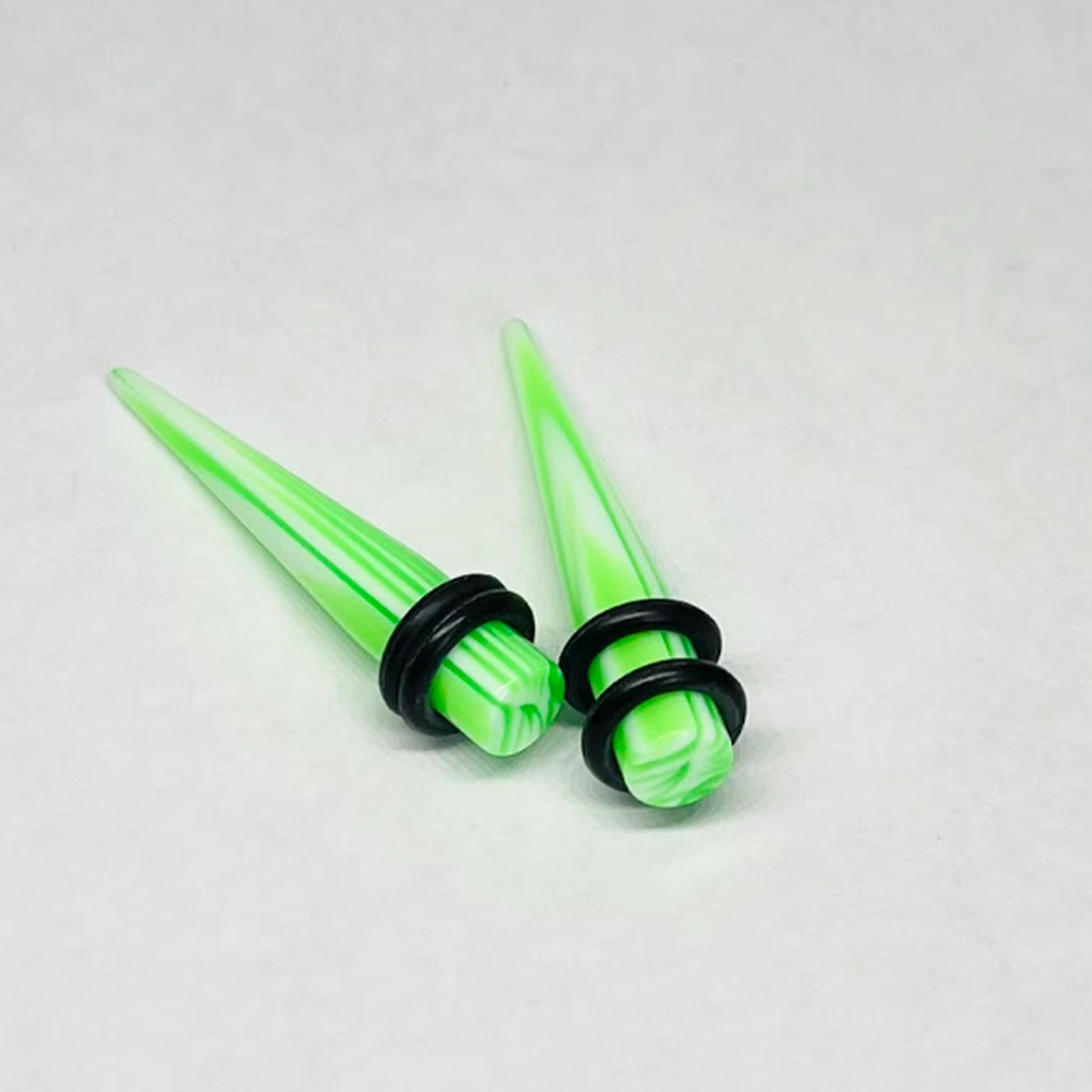4G Green_White Zebra Medium Acrylic Tapers