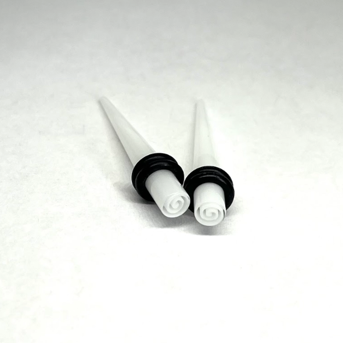 4G White_Clear Spiral Top Medium Acrylic Tapers