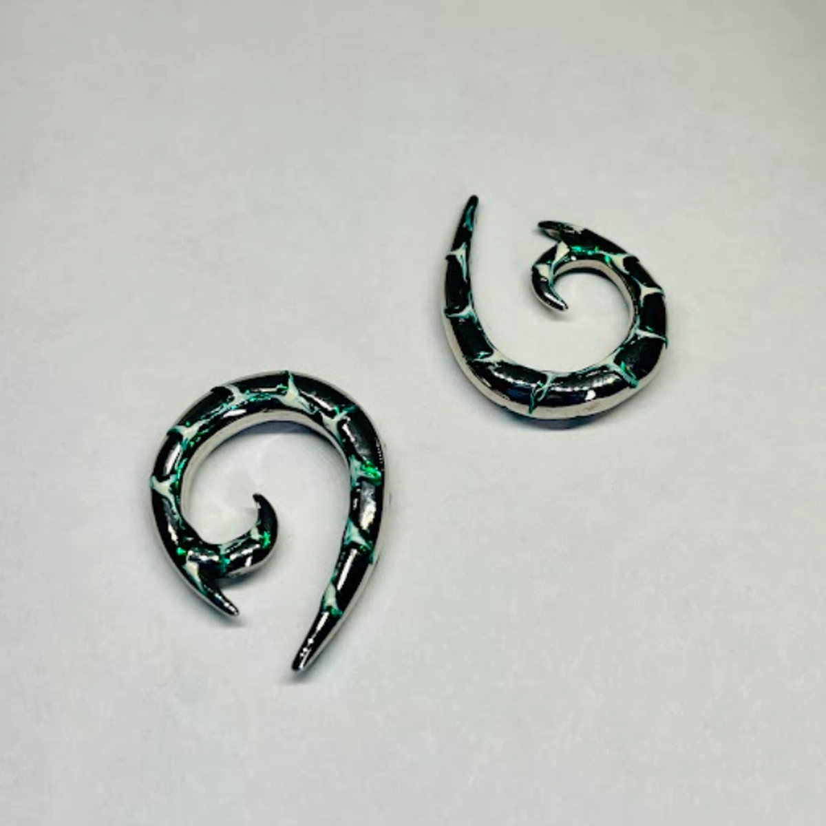 6G Steel Spiral Hangers with Green Flame Decal